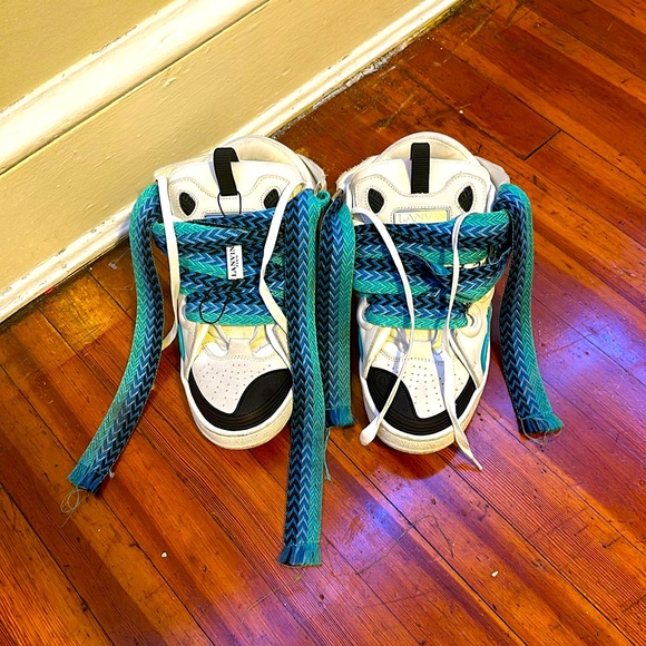 Only wore once for my birthday no scratches no tears no holes real n legit